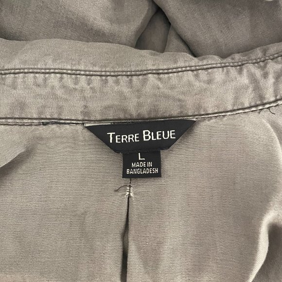 Gray Button Down Shirt with Split Hem Back - Picture 9 of 10